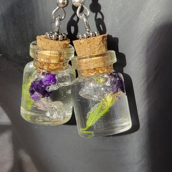 NEW Handmade Resin Earrings Preserved Little Purple Flower In Mini Glass Jar - Picture 5 of 15